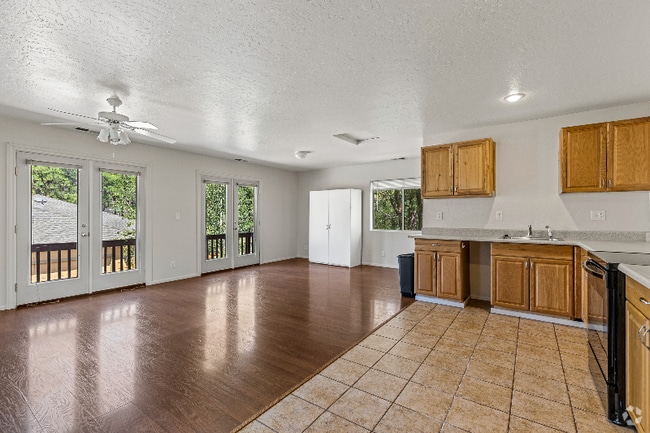 Building Photo - 1310 E Trevor Way Unit STUDIO Rental
