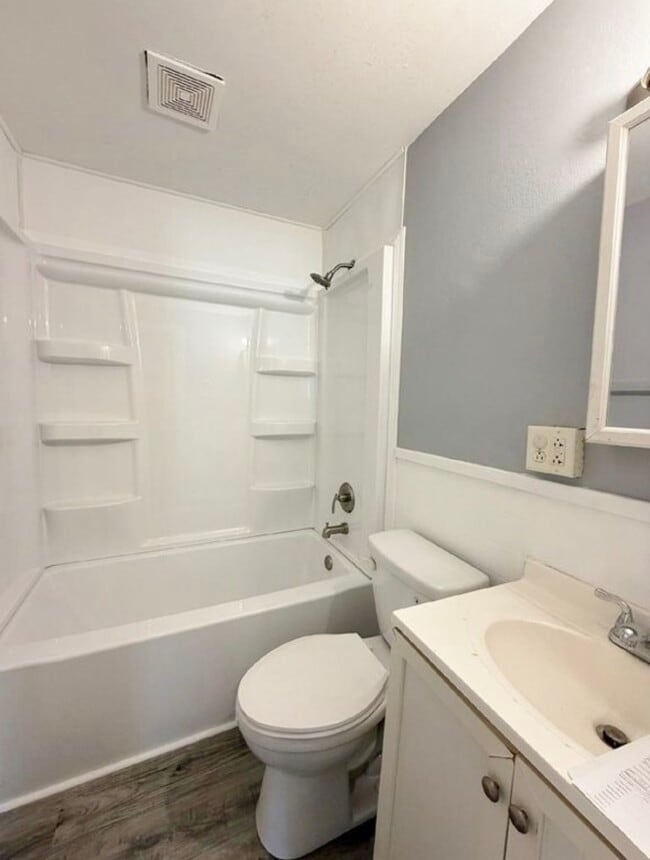 Photo - 616 W Hamilton St