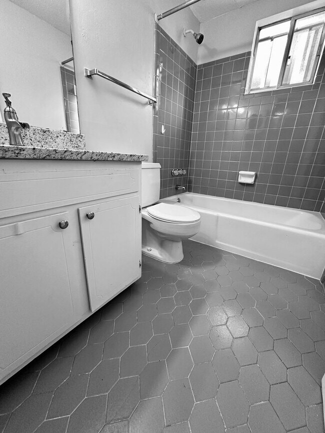 Photo - 3340 Pinewood Ave Unit B