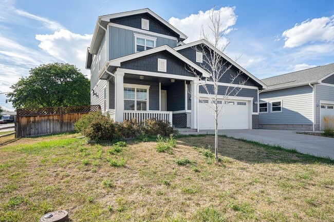 Building Photo - Bright & Spacious 3-Bedroom Home on a Corn...
