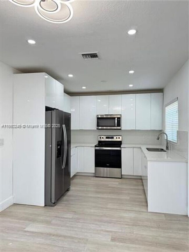 Photo - 695 NE 80th St Unidad 695 NE 80th St  695