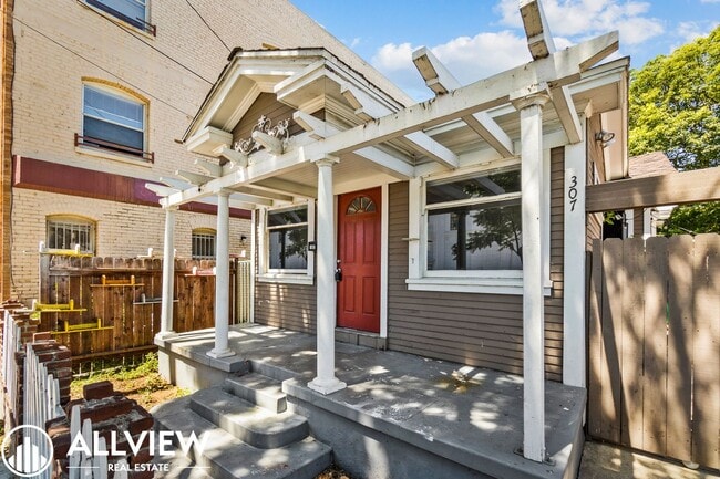 Building Photo - 307 W 7th St Unit 309