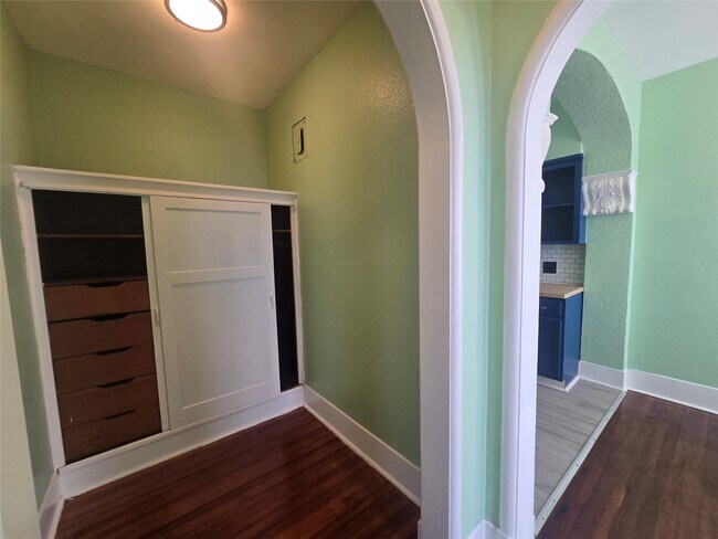 Photo - 725 Broadway Avenue J
