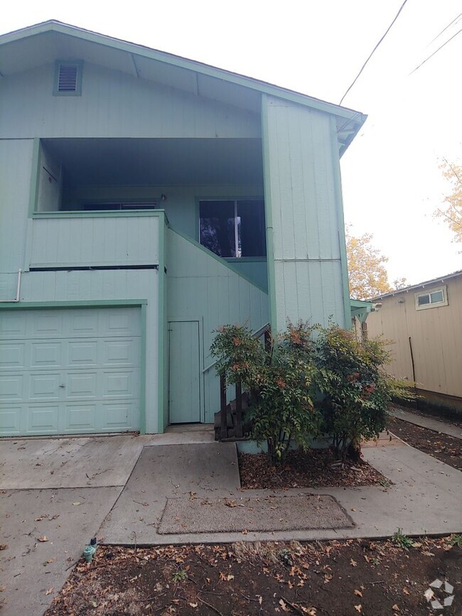 Building Photo - Available Now Lakeport CA Rental