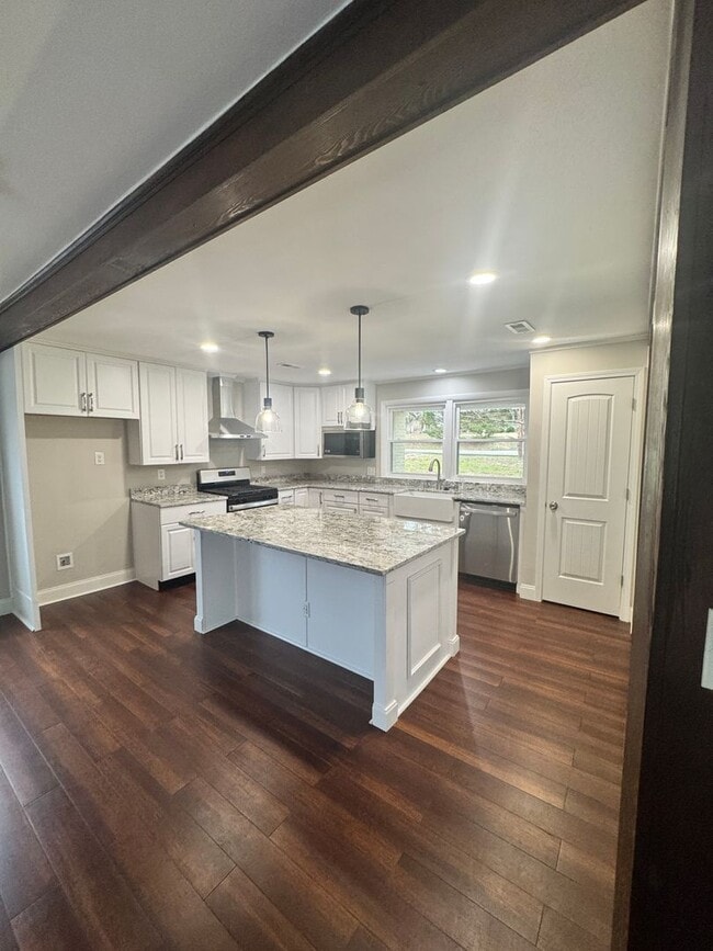 Building Photo - 4 bedroom 2.5 bath with large yard and in ground pool