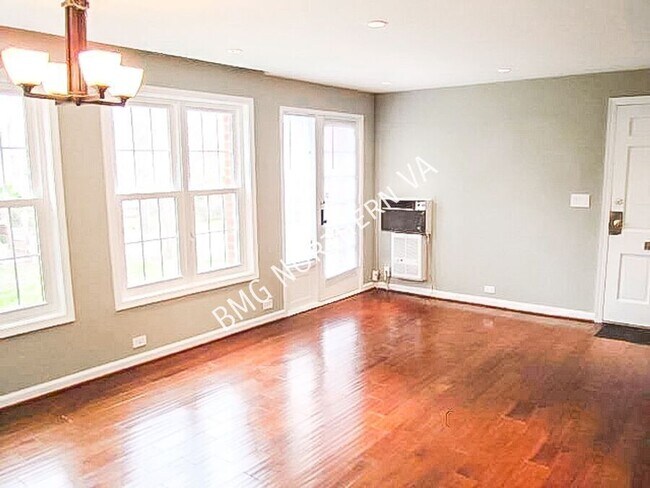 Photo - 3553 Martha Custis Dr