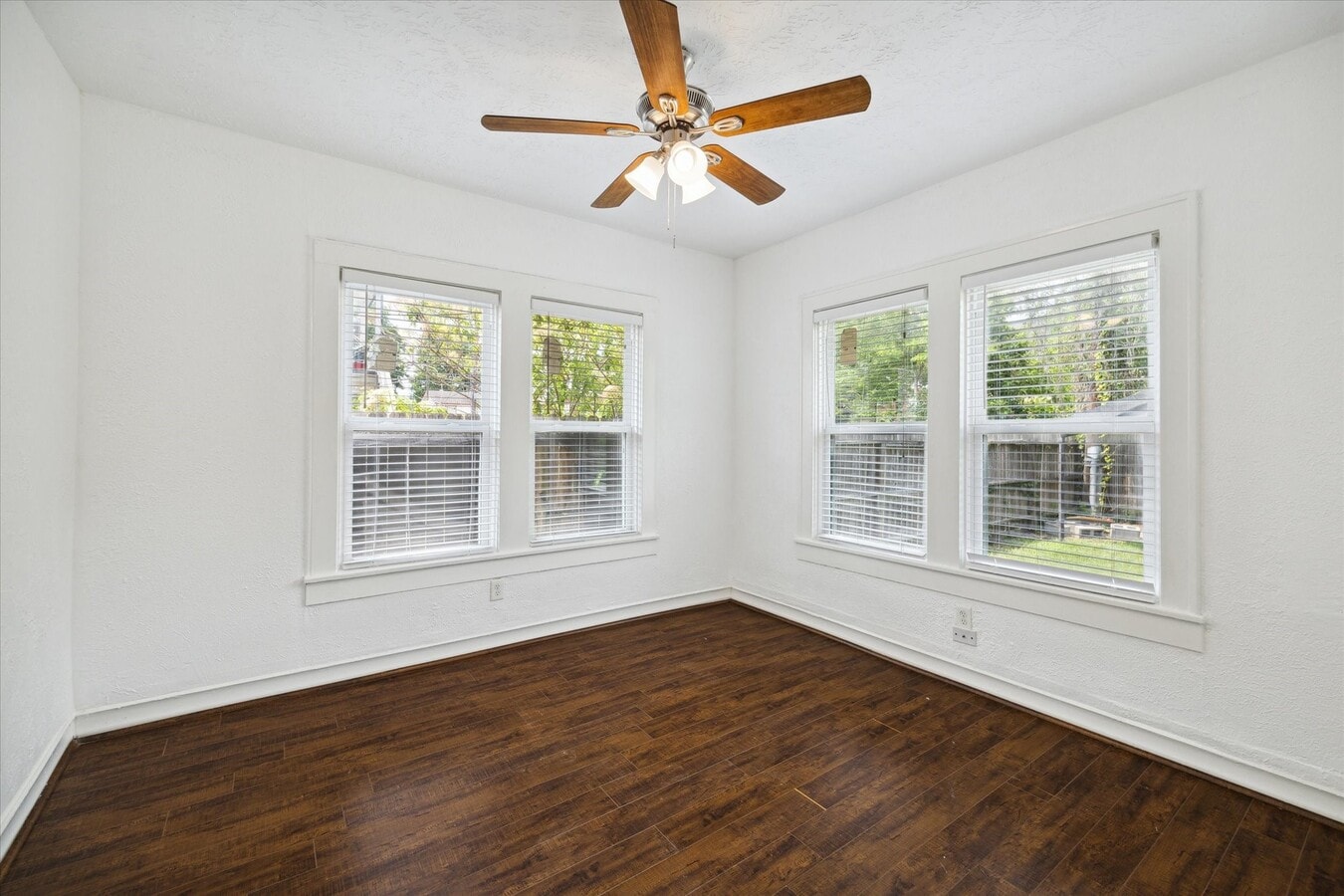 Photo - 2611 Isabella St