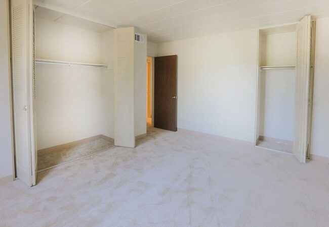 White Oak Village: Apartments - White Oak Village