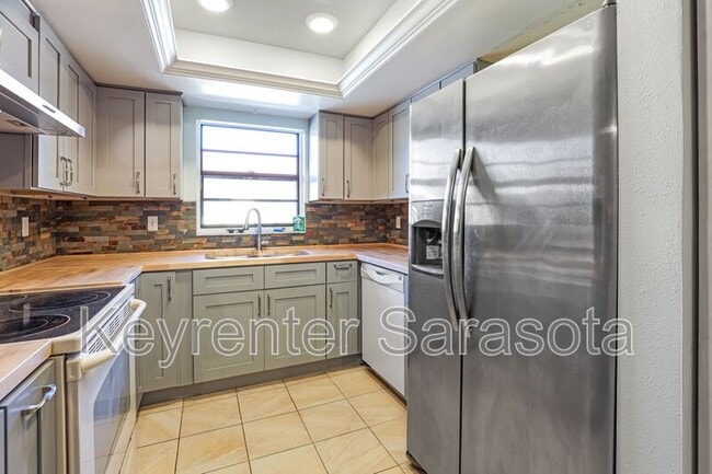 Photo - 1403 56th St W