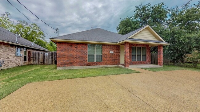 Photo - 115 Richards St