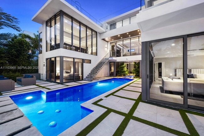 Photo - 440 Mola Ave