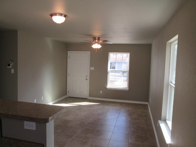 Photo - 530 W Heard St