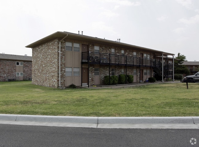 Plaza Hills East Apartments - Plaza Hills East Apartments
