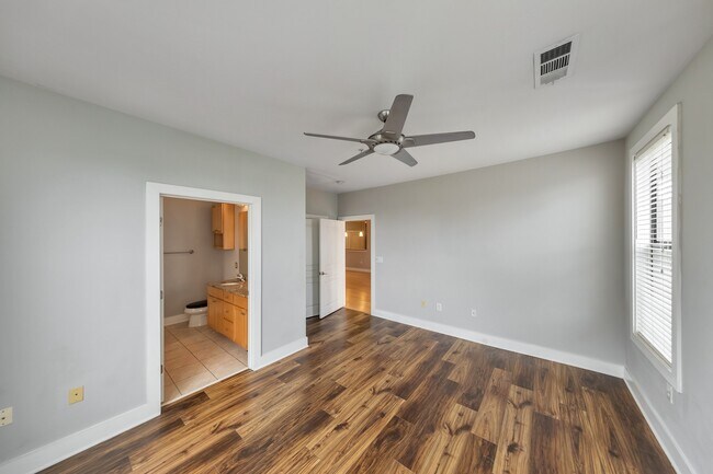Photo - 799 Hammond Dr