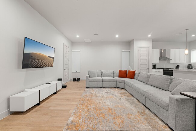 Photo - 5722 Rucio Ln