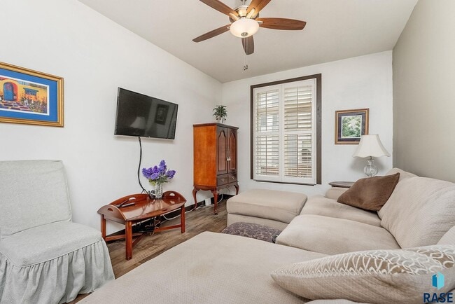 Photo - 226 E Residence Pl