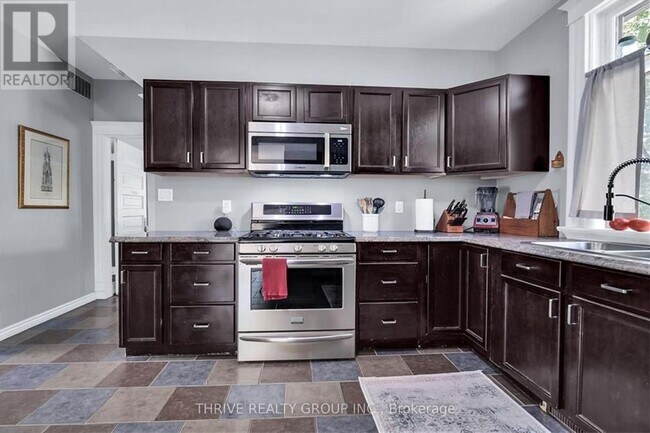 Photo - 7095 Longwoods Rd