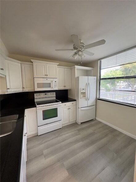 Photo - 1715 Whitehall Dr Unit 201