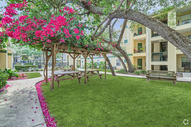 Building Photo - GOLDEN OAKS Rental