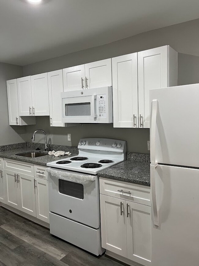 Photo - 229 E 13th St