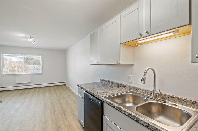 2253 Collyer Street Unit 302-large-011-008-12-1500x1000-72dpi - Peak View