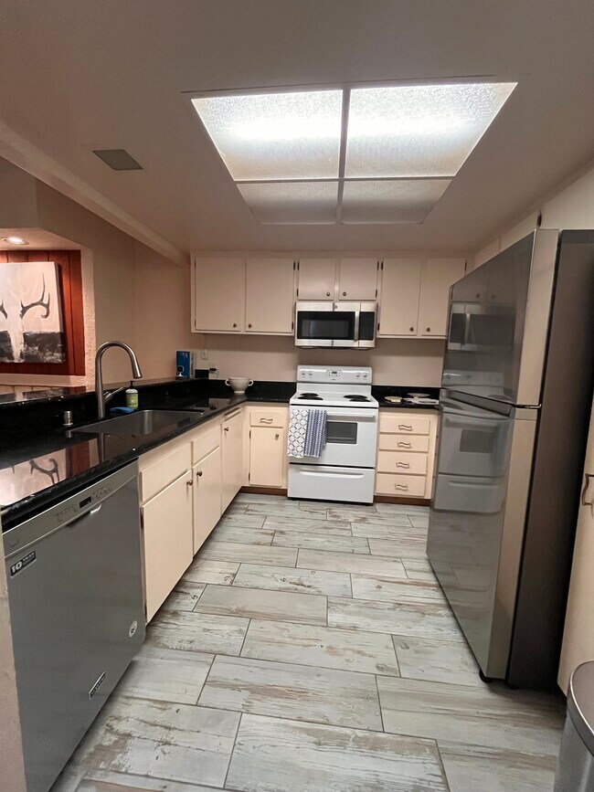 Kitchen - 1369 Cherrywood Sq