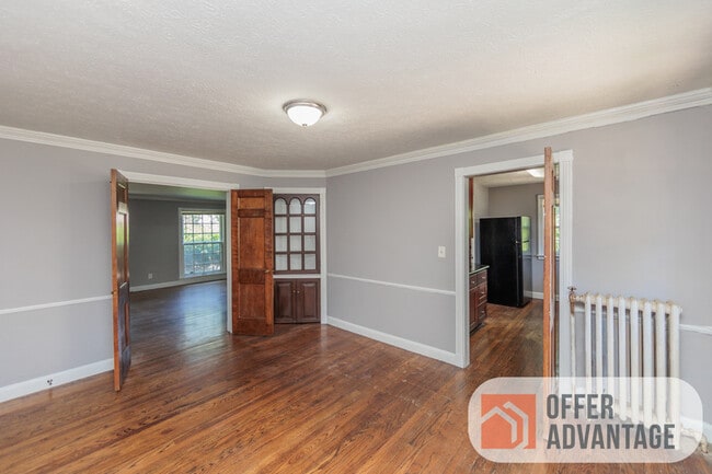 Photo - 3449 Glencairn Rd