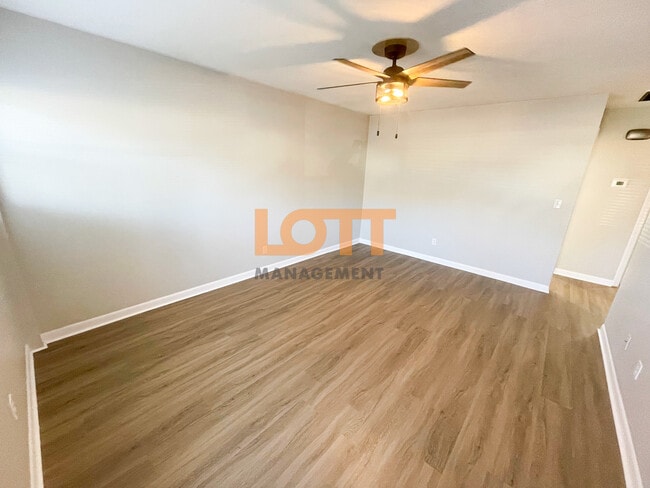 Photo - 2404 E Lee Rd Unit A