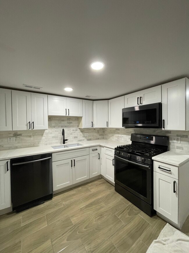 Building Photo - 5205 W Newport Ave Unit G Rental
