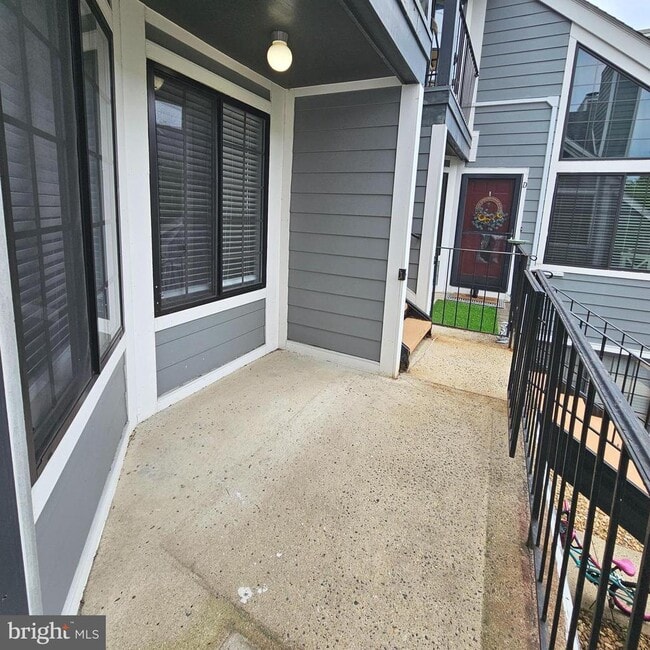 Building Photo - 7009 Birkenhead Pl Unit 8C