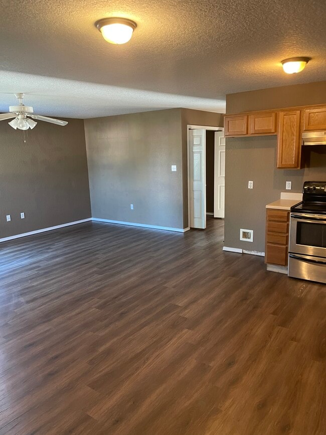 Photo - 5009-5011 S 30th St