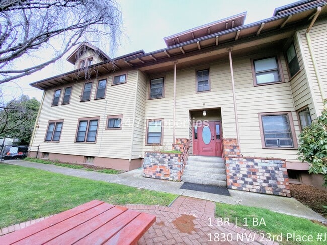 Building Photo - Updated Vintage 1BD I 1BA Apartment in NW ... Unit K
