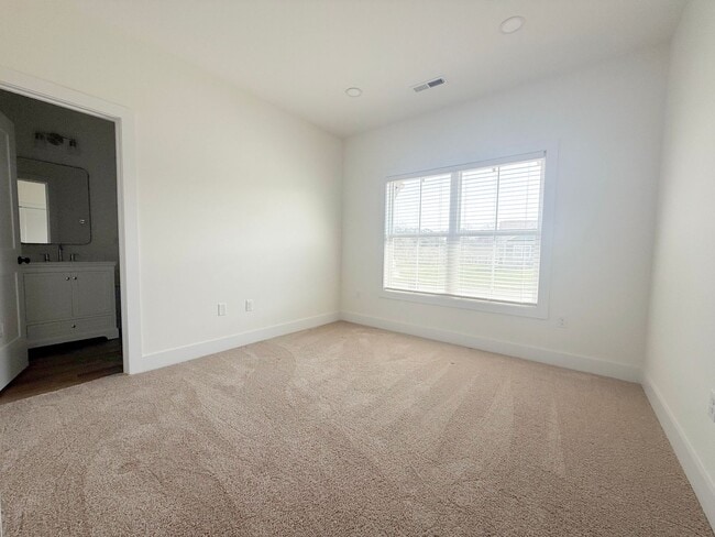 Photo - 3-Bedroom Home Steps from Resort-Style Pool with Jack-and-Jill Bath