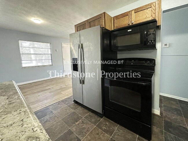 Photo - 3323 Martha St