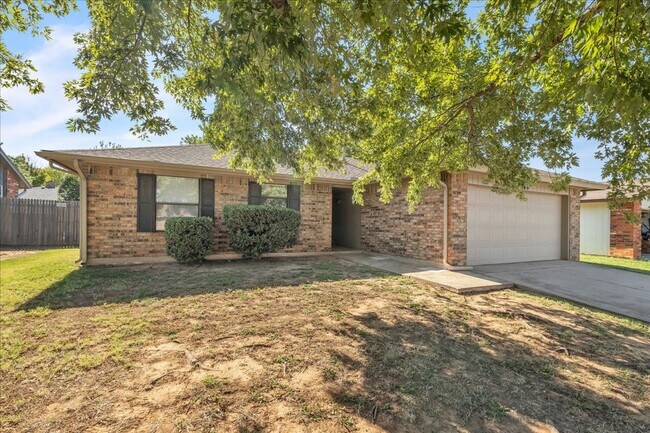Cute 3 bed, 2 bath, 2 car in Yukon - Cute 3 bed, 2 bath, 2 car in Yukon House