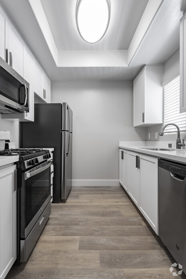 Photo - Vue Sherman Oaks