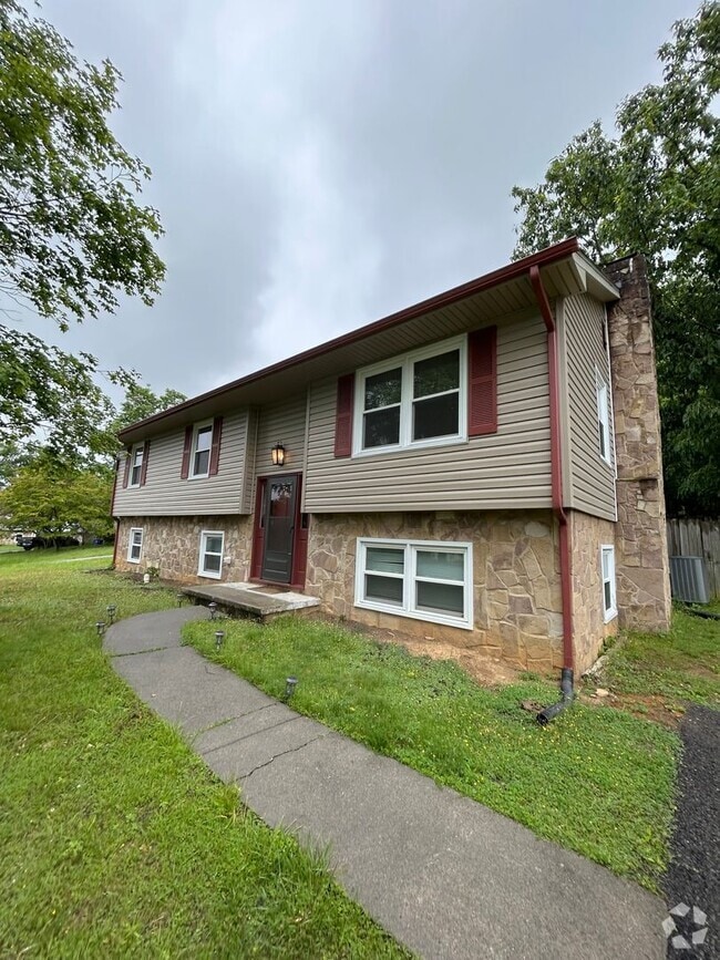 Building Photo - Fantastic Blacksburg Neighborhood Rental