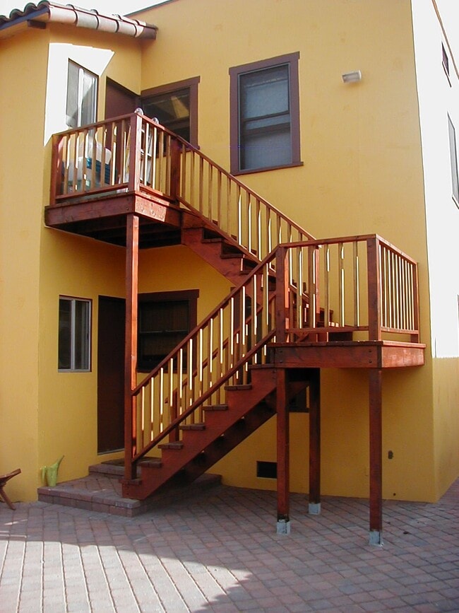 1529 W 12th St Unit Lower Flat