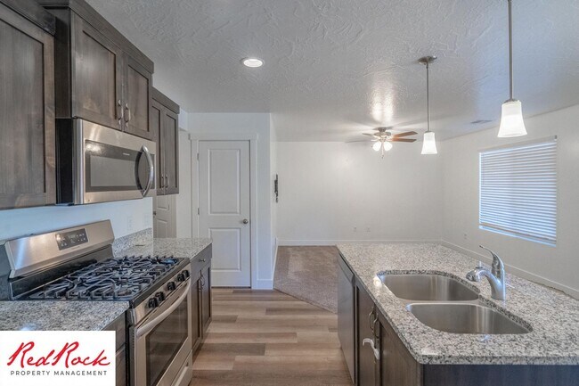 Photo - Move In Special - $500 Off First Months Re...