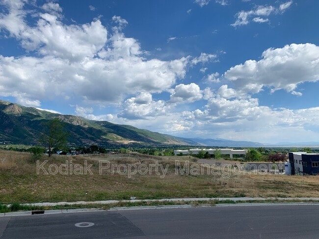 Photo - 3052 1625 E