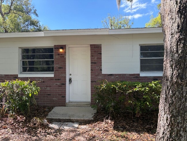 Photo - Newly Renovated 2 Bedroom Duplex in Maitland Available Now! Modern Finishes!