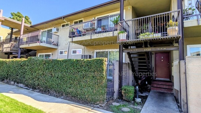 1850 W Greenleaf Ave