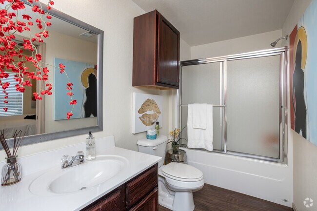 2BR, 2BA - 1,093SF - Primary Bathroom