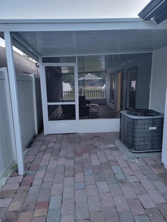 Building Photo - 2302 Rochelle Ave Unit 1