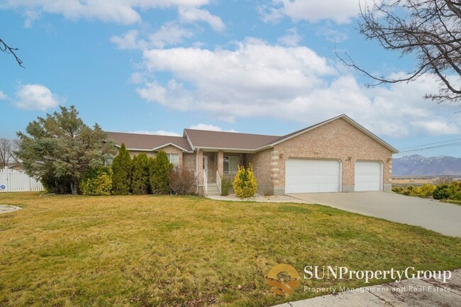 Building Photo - Large Basement Apartment in Great South Jordan Location!