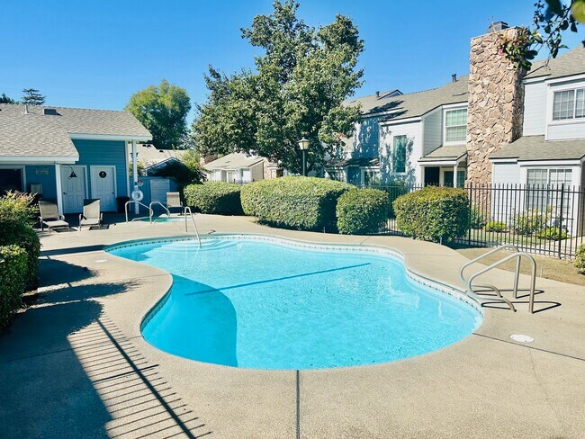 Photo - 1444 Plymouth Rock Way