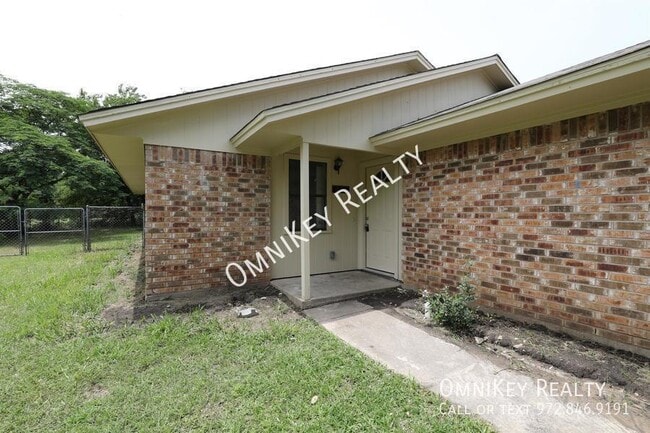 Photo - 811 Clyde St