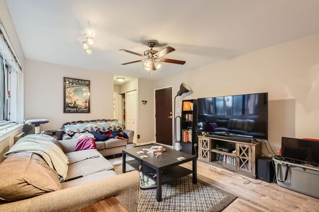 Photo - 644 W Arlington Pl Unidad 2J