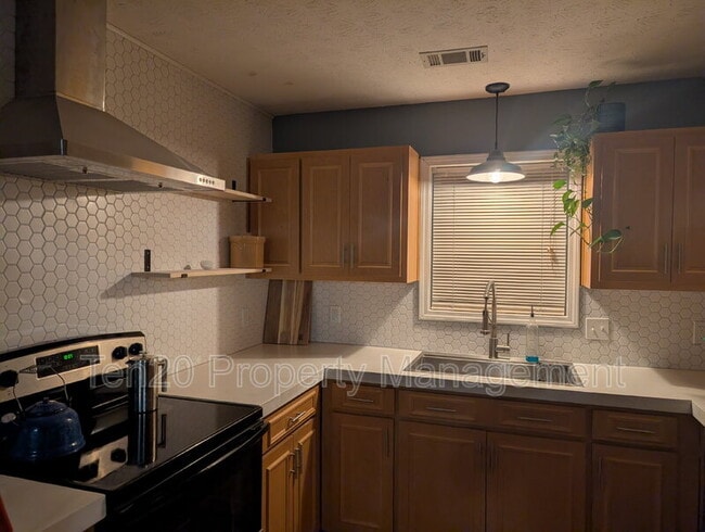 Photo - 1914 Tranquil Ln