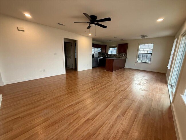 Photo - 21003 Boggy Ford Rd